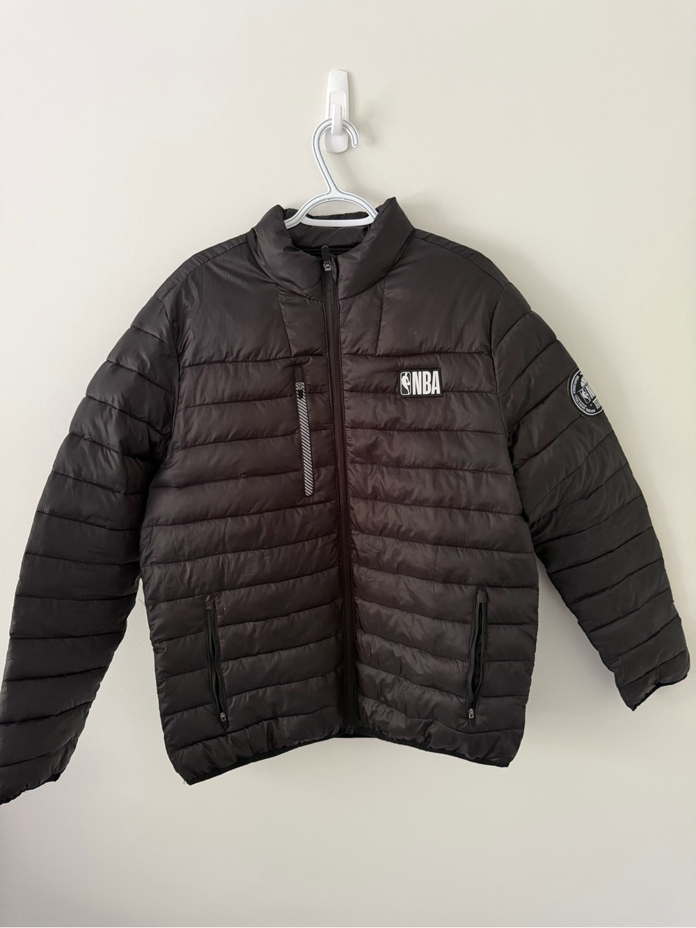 NBA Men’s Black Quilted Horizontal Puffer Jacket